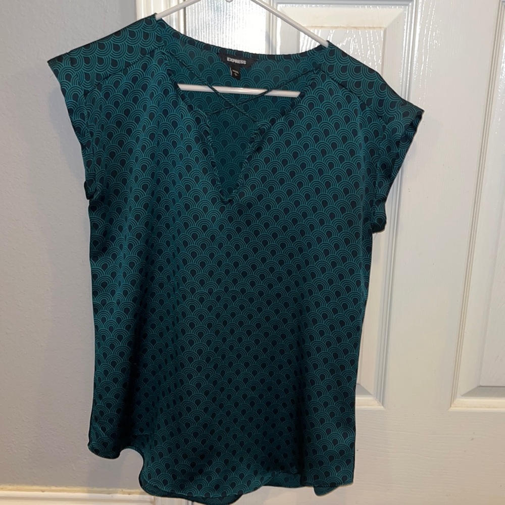 Express short sleeve top w/ crisscross detailing